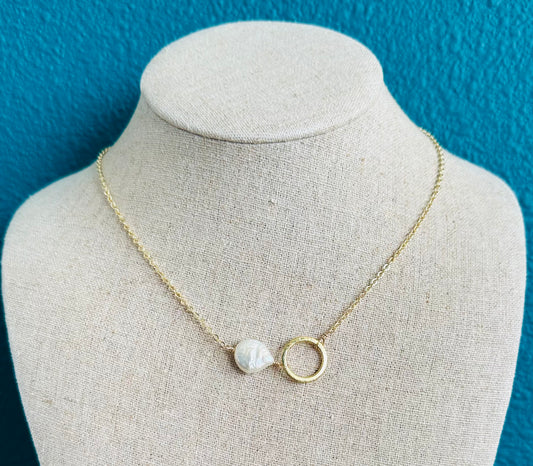 Circle & Pearl Necklace